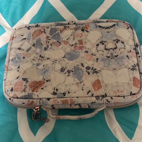 Travel Pouch! - Picture 5 of 7